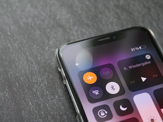 Researchers Successfully Trick iPhone Into Simulated Airplane Mode